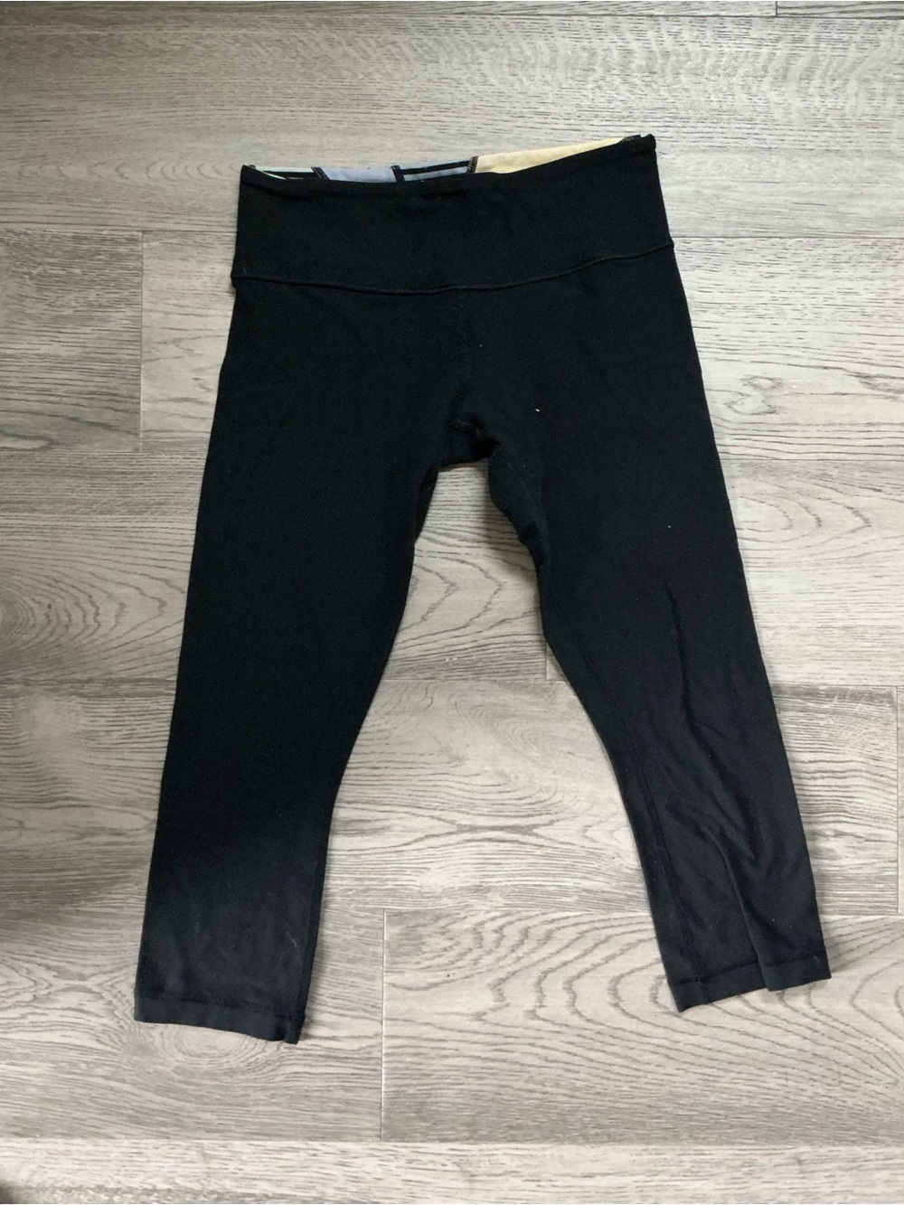 Lululemon Reversible Crop Leggings Black Yoga Pants Size 6